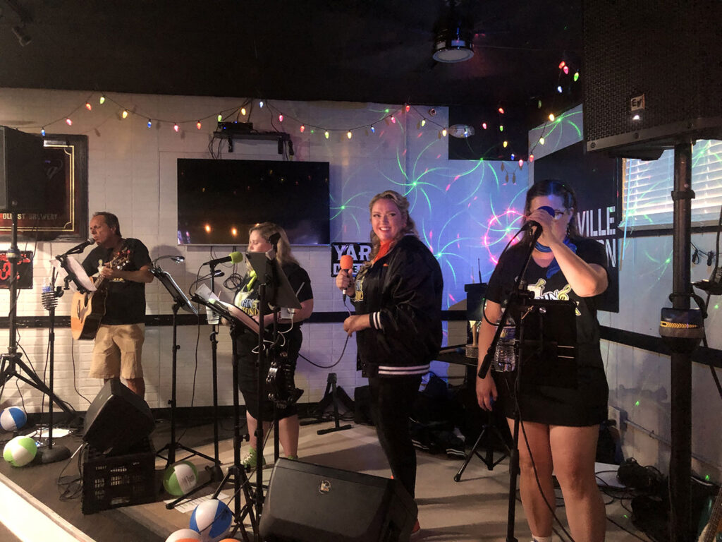  - Gin & Tonix Live Music Band - Gin & Tonix - Music - Music Band - Pub Music Live - Live Music